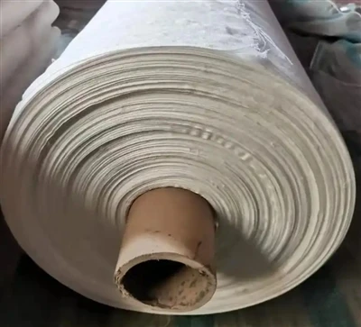 Vilka är likheterna och skillnaderna i material mellan tygrullar och sandpapper?